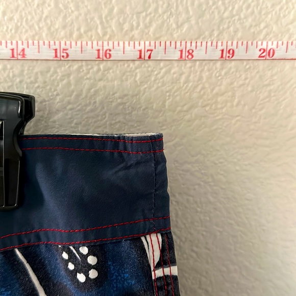 Womens Board Shorts. Size 2XL. FITS LIKE A LARGE OR FITTED XL (small waisted)!! - Picture 2 of 5